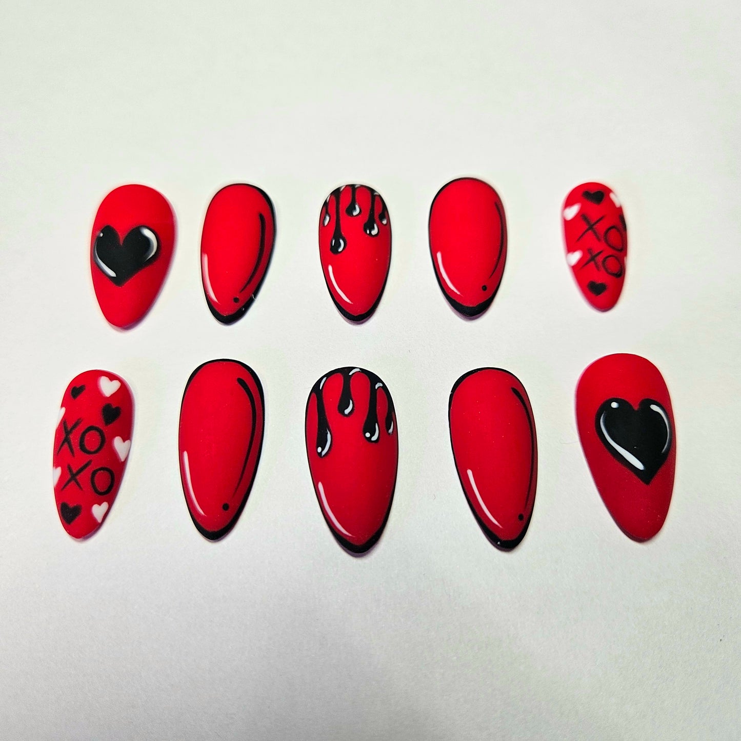 Comic Pop-Art Red/Black Heart Press-on Nails Custom Shape